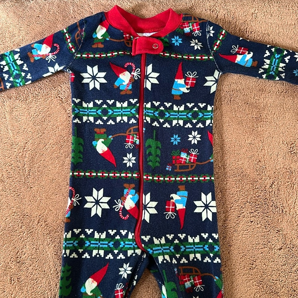 Hanna Andersson Christmas gnome pajamas. Size 6-12 months.